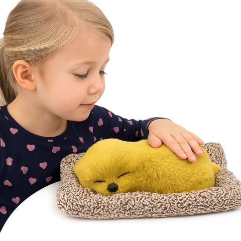 Śpiący Pies Labrador Szczeniak Na Poduszce Figurka z Futerkiem Torba